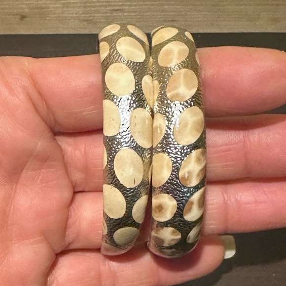 BNWT Cache hoop earrings. - Picture 4 of 5